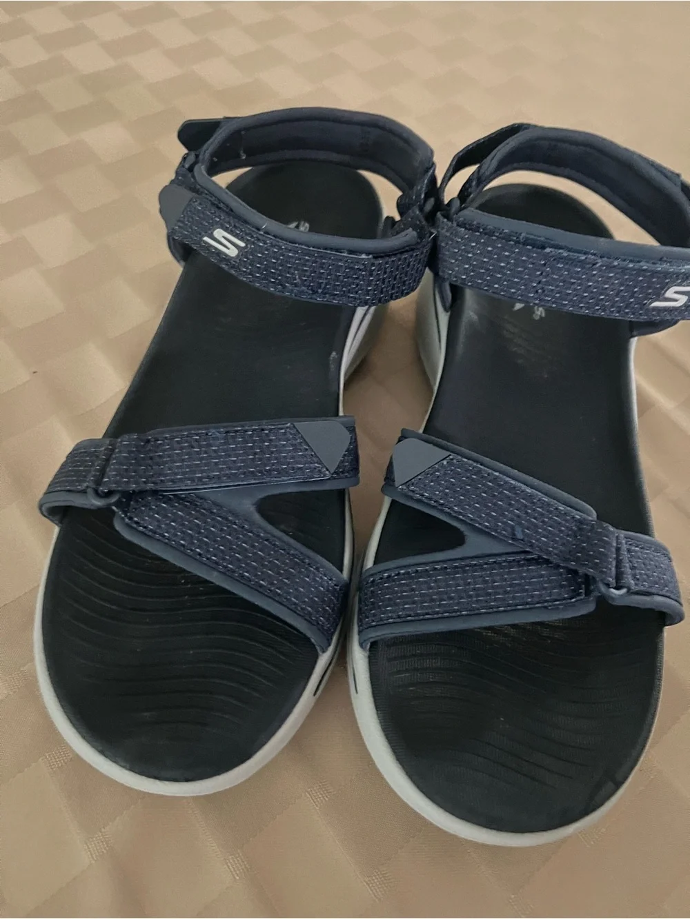 Skechers Women's Go Walk Arch Fit Mesh Quarter Strap Size 9